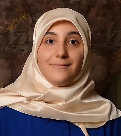 Melike Bal'ın profil fotoğrafı. Beyaz tenli, krem renginde bir eşarp örtmüş genç bir kadın.